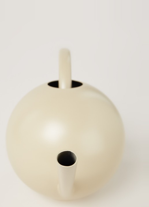 ferm LIVING Orb gieter 2 liter  - detail ivoor