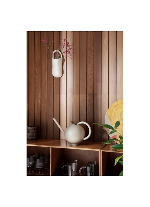 ferm LIVING Orb gieter 2 liter  - voorkant 3 ivoor