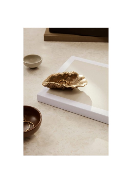 ferm LIVING Oyster schaaltje 10,5 x 7 cm - voorkant 2 goud