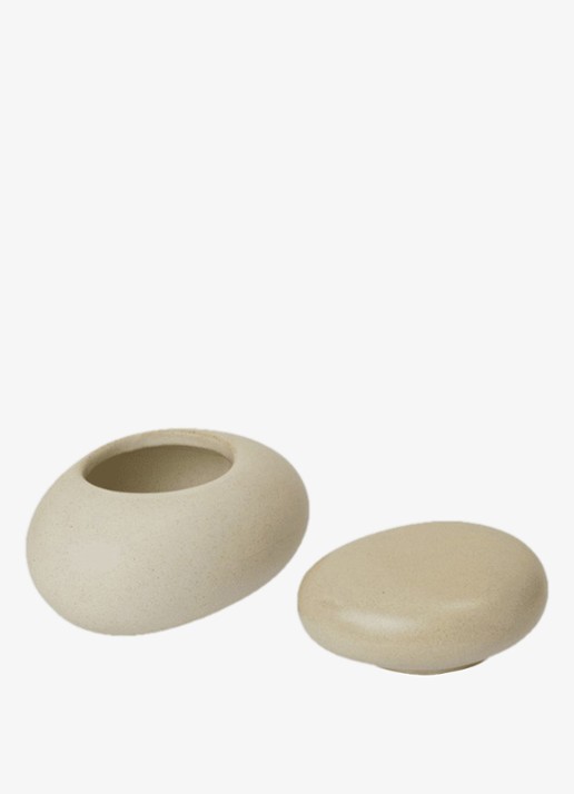 ferm LIVING Pebble Small opbergdoos 8 x 11 cm - voorkant 2 beige