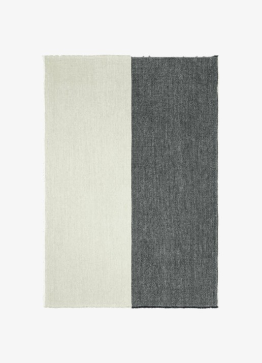 ferm LIVING Pila plaid van linnen 120 x 170 cm - voorkant 2 zwart