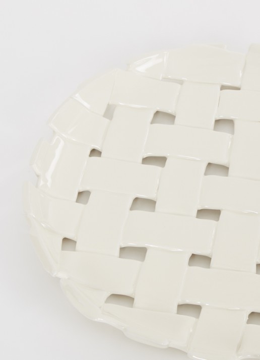 ferm LIVING Plait schaal 30 cm - voorkant 2 gebroken wit