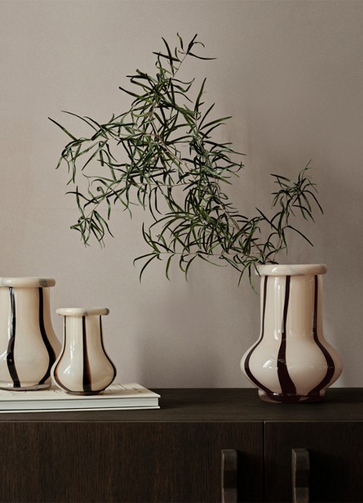 ferm LIVING Riban vaas 19 cm - voorkant 2 beige