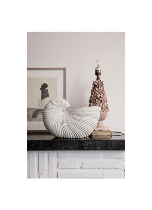 ferm LIVING Shell bloempot van aardewerk voor binnen 31 x 20 cm - voorkant 5 gebroken wit