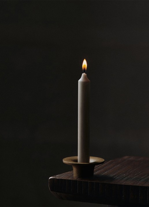ferm LIVING Soothe kandelaar - voorkant 4 brons