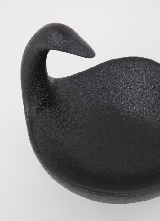 ferm LIVING Swan fruitschaal 32 cm - voorkant 2 zwart