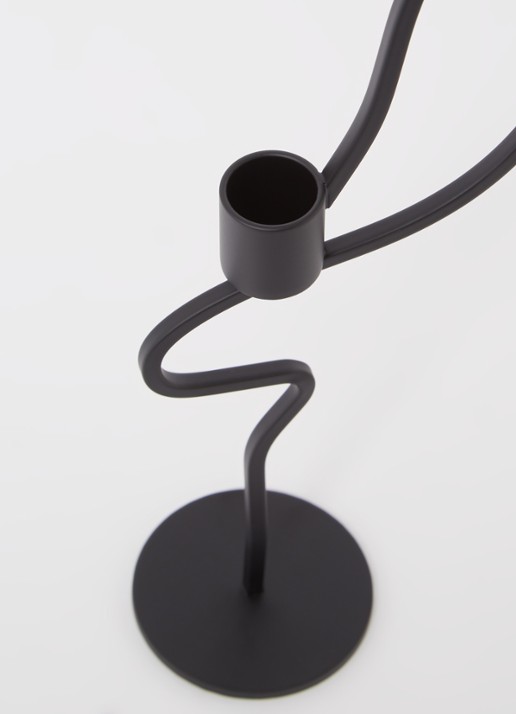 ferm LIVING Valse Tall kandelaar 22 cm - voorkant 2 zwart