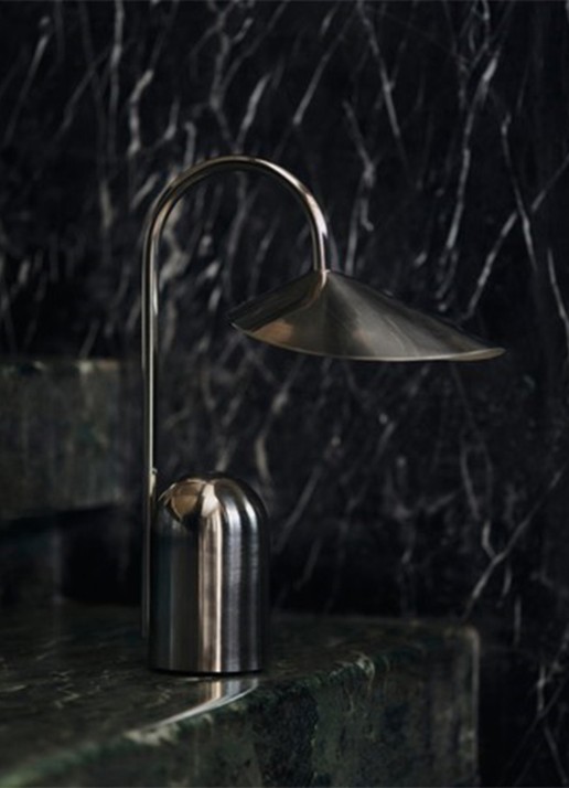 ferm LIVING Verstelbare fotolijst van smoked eikenhout 31 cm - voorkant 2 zilver