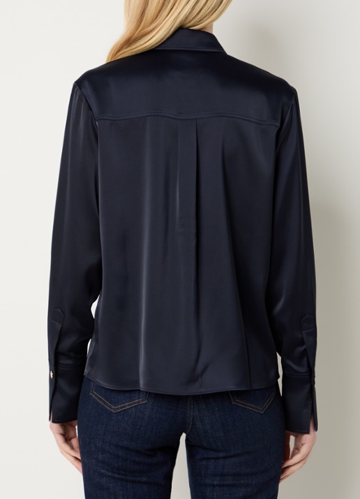 Fifth House Lora blouse van satijn met klepzakken - achterkant donkerblauw