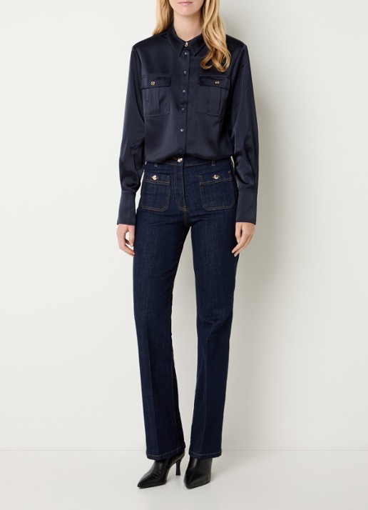 Fifth House Lora blouse van satijn met klepzakken - voorkant 3 donkerblauw