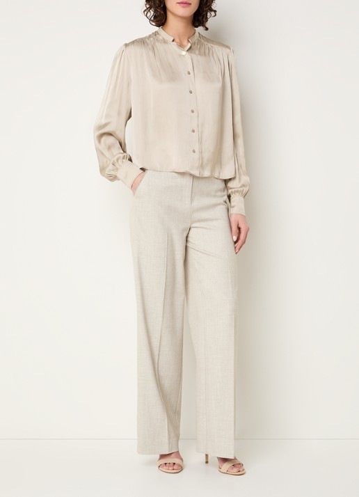 Fifth House Marion blouse van satijn met ballonmouw - voorkant 3 zand