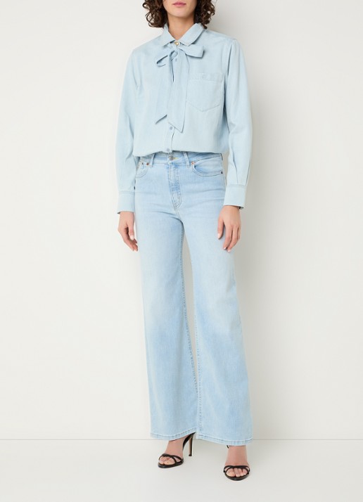 Fifth House Mette blouse van denim met borstzak en sjaalkraag - voorkant 3 lichtblauw