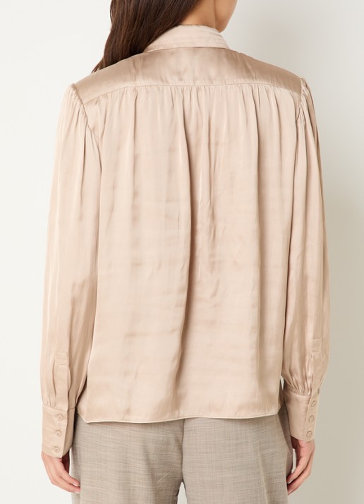 Fifth House Oslo blouse van satijn met schoudervulling - achterkant beige