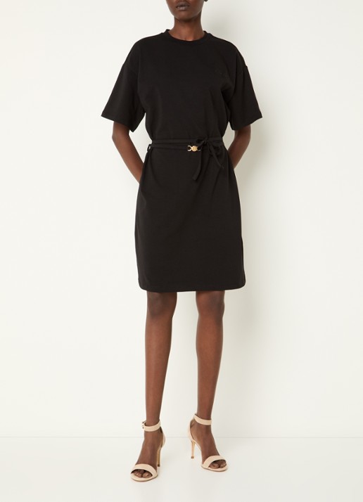 Fifth House Oxsana mini jurk met logoborduring en strikceintuur - voorkant 2 zwart