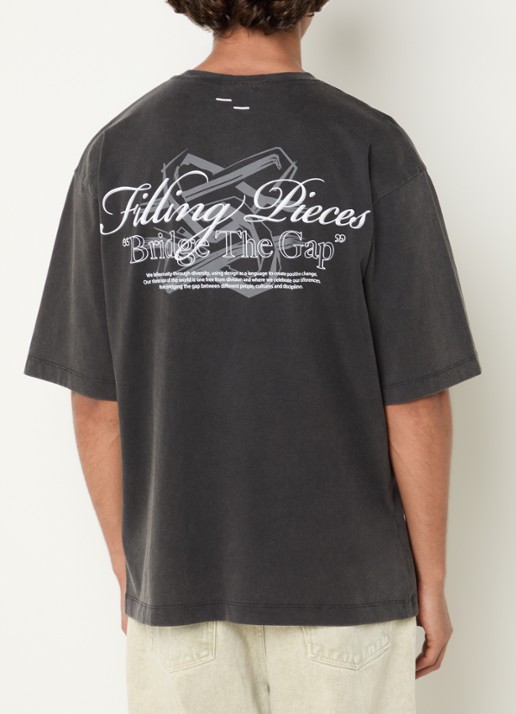 Filling Pieces T-shirt met logo- en backprint