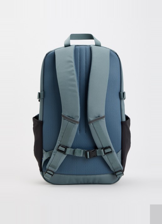 Fjällräven Skule 24 rugzak met 15 inch laptopvak - achterkant petrol