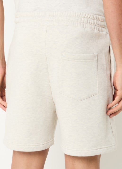 FLÂNEUR Signature straight fit korte joggingbroek met logo - achterkant grijsmele