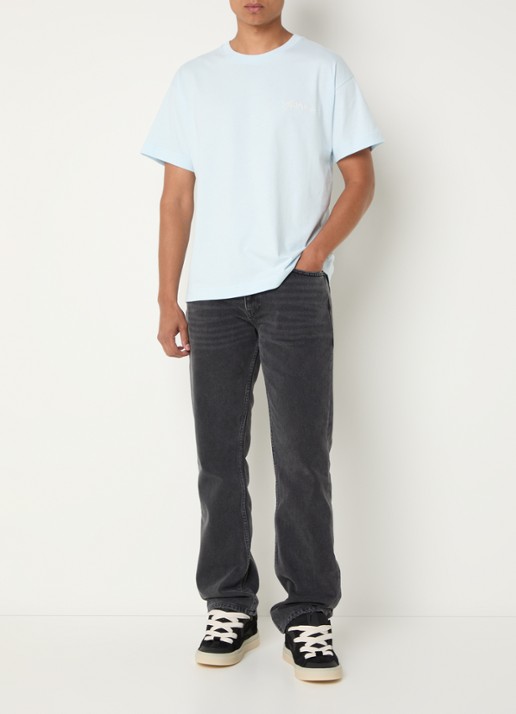 FLÂNEUR Signature T-shirt met logoborduring - voorkant 3 lichtblauw