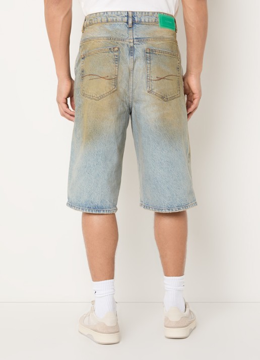 FLÂNEUR Straight fit korte broek van denim met donkere wassing - achterkant beige