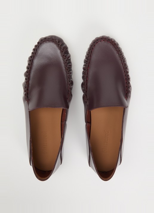 Flattered Bon Bon loafer van lamsleer - detail 3 bordeauxrood