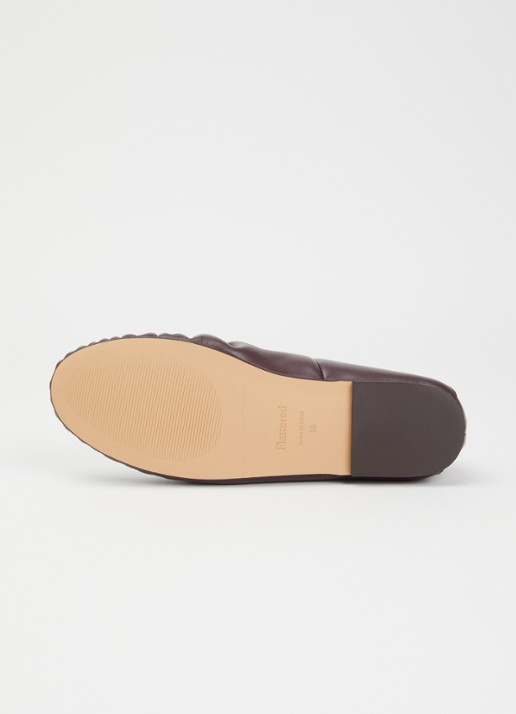 Flattered Bon Bon loafer van lamsleer - detail 4 bordeauxrood