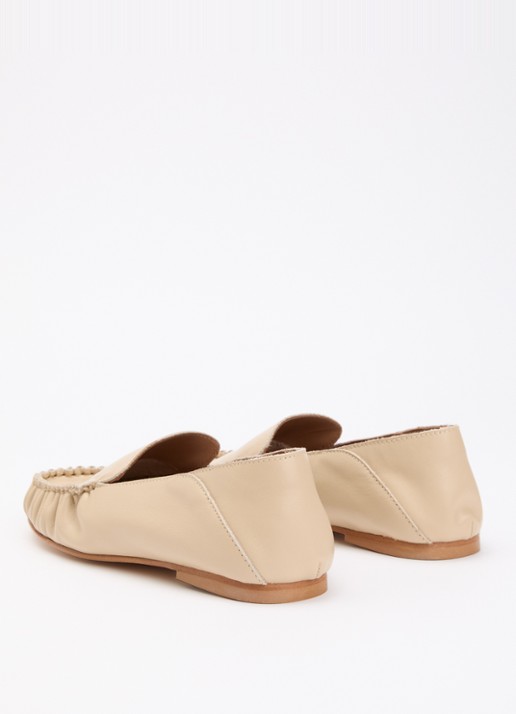 Flattered Bon Bon mocassin van leer - achterkant beige