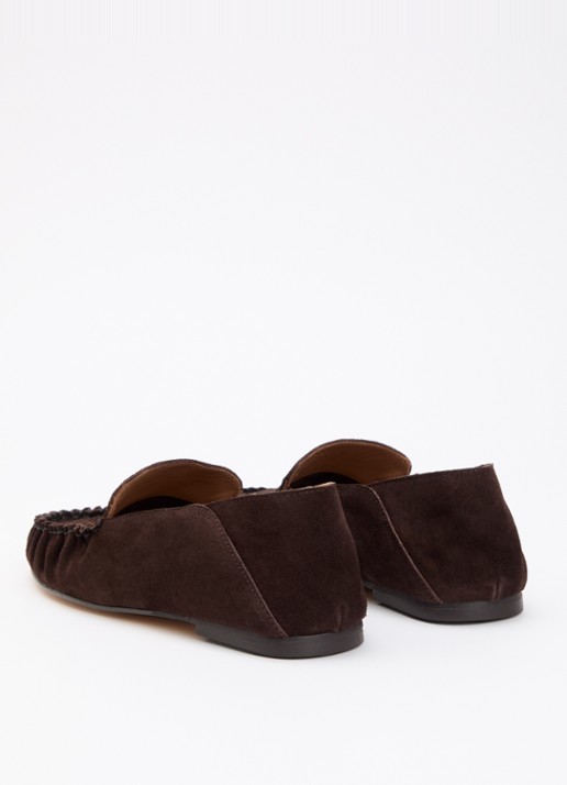 Flattered Bon Bon mocassin van suède  - achterkant 5 chocoladebruin