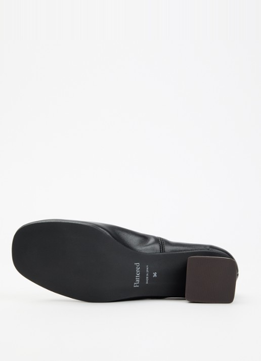 Flattered Zac pump van lamsleer - detail 5 zwart