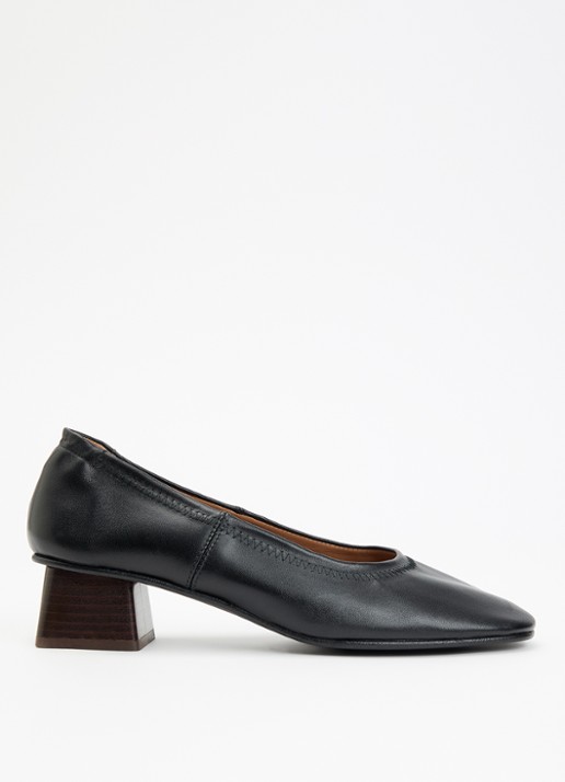 Flattered Zac pump van lamsleer