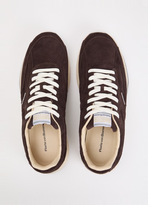 Floris van Bommel De Rezer 02.05 sneaker van suède - detail 3 donkerbruin
