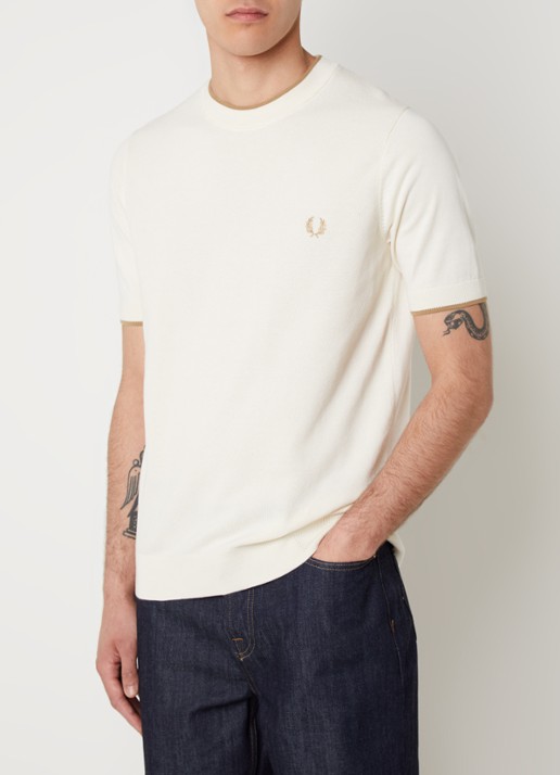 Fred Perry Regular fit polo van piqué katoen met logoborduring - detail 4 gebroken wit