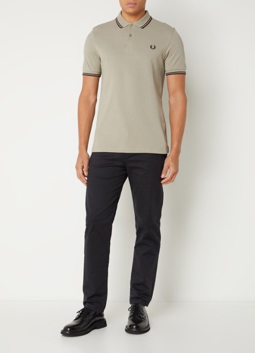 Fred Perry Regular fit polo van piqué katoen met logoborduring - voorkant 3 grijs