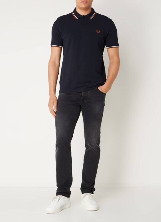 Fred Perry Regular fit polo van piqué katoen met logoborduring - voorkant 4 donkerblauw