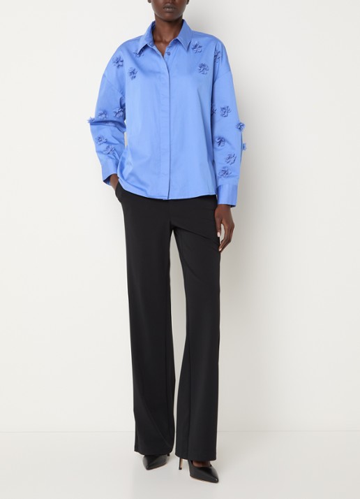 French Connection Alexis blouse met applicatie - voorkant 2 lichtblauw