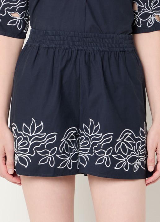 French Connection Alissa high waist straight fit korte broek met bloemborduring