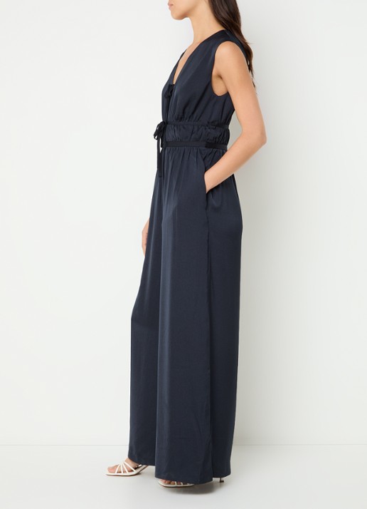 French Connection Damasco wide fit jumpsuit van satijn met V-hals - voorkant 3 donkerblauw