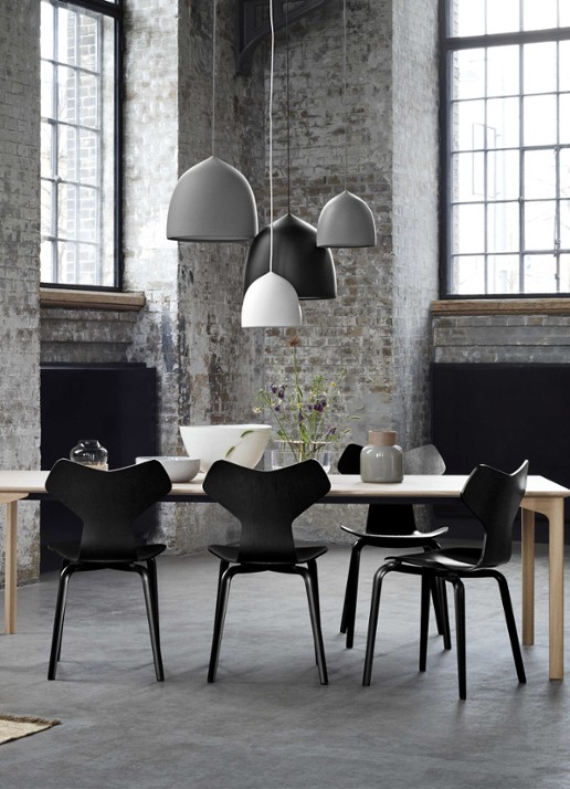 Fritz Hansen Grand Prix Chair Wood stoel gekleurd essen - detail zwart
