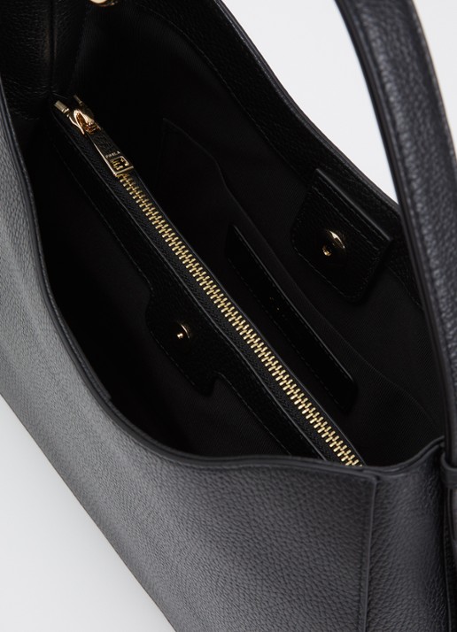 FURLA Nuvola L schoudertas van kalfsleer - detail zwart