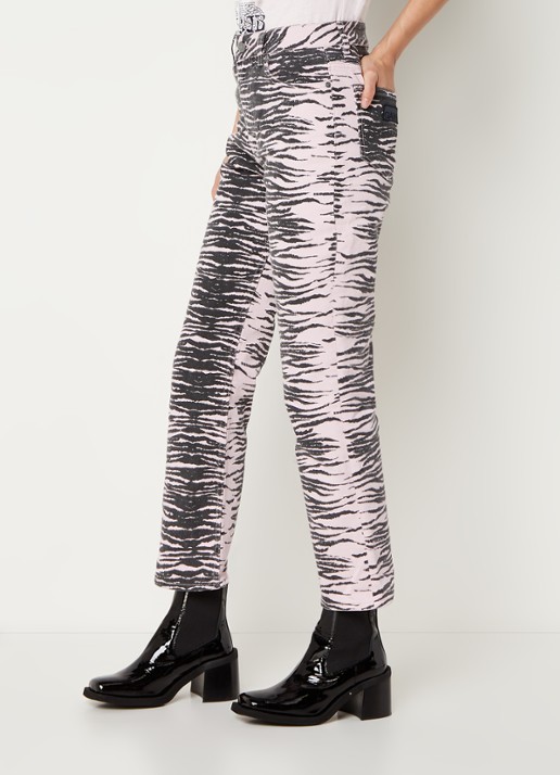 Ganni Betzy high waist bootcut cropped jeans met zebraprint  - detail 3 lichtroze