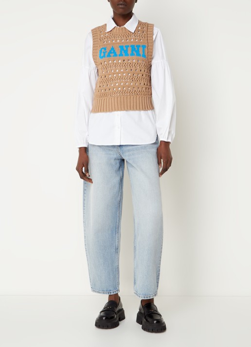 Ganni Grofgebreide spencer in  katoenblend met ingebreid logo - voorkant 3 camel