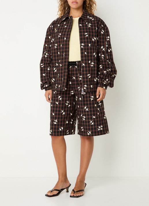 Ganni High waist wide fit korte broek met bloemborduring - voorkant 4 bruin