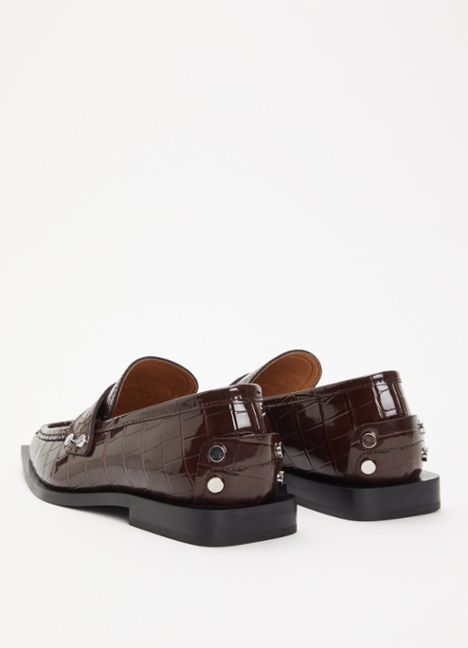 Ganni Loafer met crocostructuur en lakfinish - achterkant kastanjebruin
