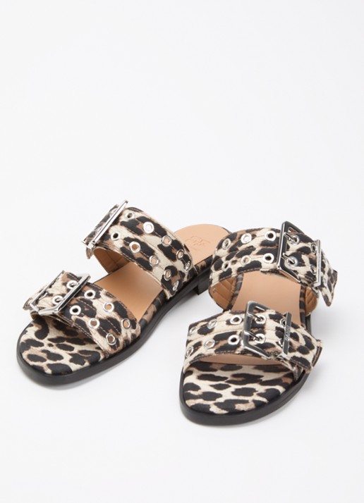 Ganni Slipper met gespdetail en panterprint - detail 2 camel