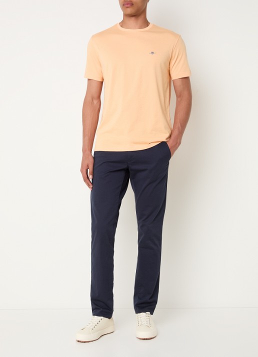 Gant T-shirt met logoborduring - voorkant 3 lichtoranje