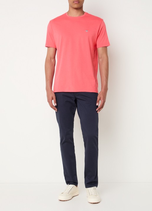 Gant T-shirt met logoborduring - voorkant 4 koraalrood