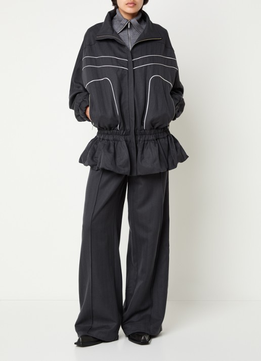 Gestuz Alezia oversized windjack met peplum en ritszakken - voorkant 3 middengrijs