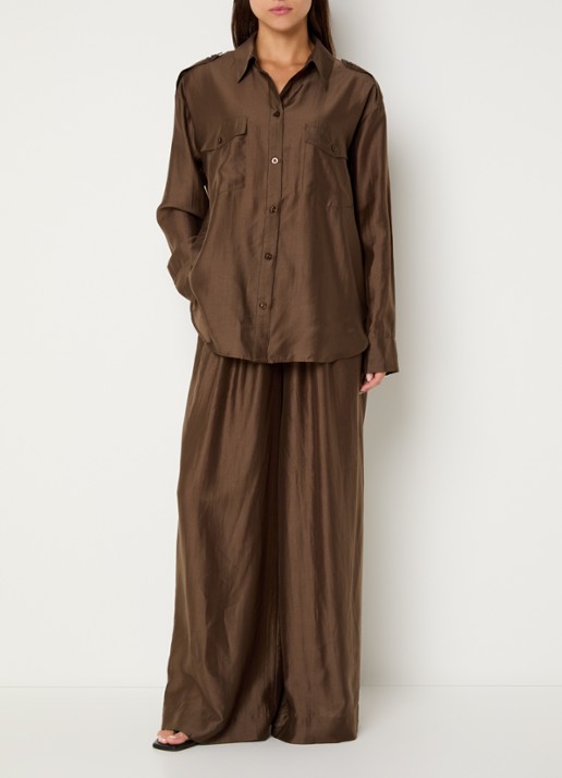 Gestuz Siora blouse van satijn met borstzakken - voorkant 4 donkerbruin