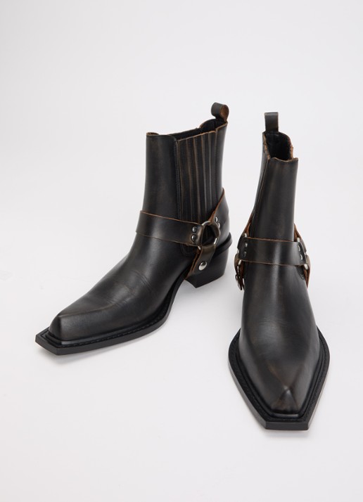 Gestuz Velenda cowboy enkellaarsje van leer met gespdetail - detail donkerbruin