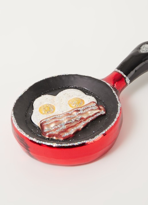 Gisela Graham Frying Pan met Bacon/Eggs kersthanger 14 cm - detail steenrood