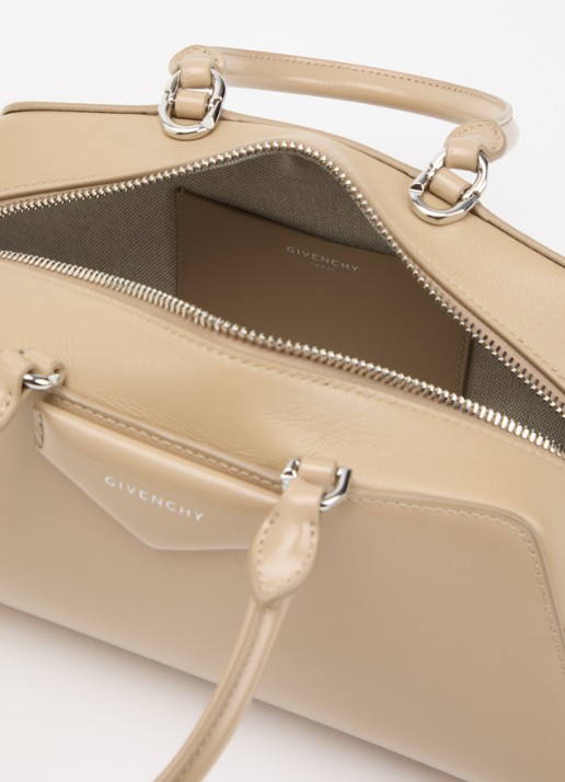 Givenchy Mini Antigona East-West handtas van kalfsleer met afneembare schouderriem - detail 2 beige